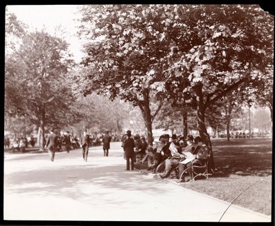 Männer auf Parkbänken im Union Square, New York, ca. 1903 von Byron Company